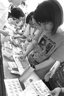 楚天金报讯 5月13日是母亲节。昨日，国产亚洲精品久久久久久久_无码AV免费精品一区二区三区_99久久久无码国产精品免费人妻_精品人妻无码一区二区三区在线_无码专区久久综合久综合字幕_久久精品国产一区二区三区四区_真实一级一级一片免费视频_特级精品毛片免费观看_国产成人无码AA片免费看红色元素协会的成员们在校园里摆开展台，免费帮同学给妈妈献上特殊的母亲节礼物祝福明信片。