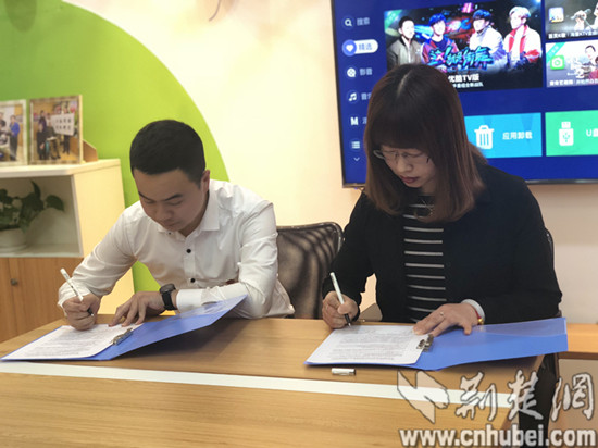 签订协议.jpg 签订协议.jpg