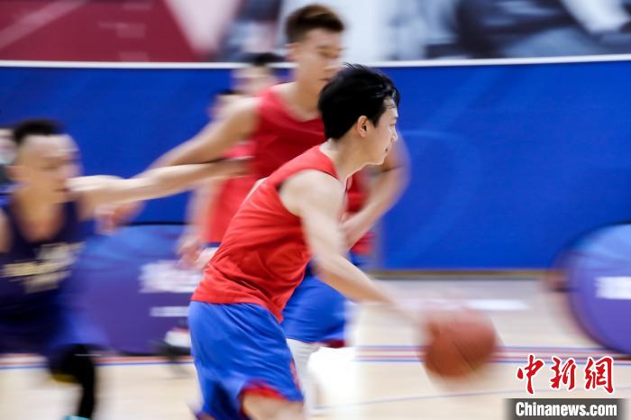 来自抗疫一线的医院、消防、高校、媒体代表队参与比赛 湖北省对外友好协会供图 摄 来自抗疫一线的医院、消防、高校、媒体代表队参与比赛 湖北省对外友好协会供图 摄